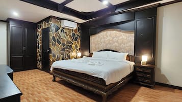 Deluxe-Doppelzimmer | Zimmersafe, laptopgeeigneter Arbeitsplatz, kostenloses WLAN, Bettwäsche