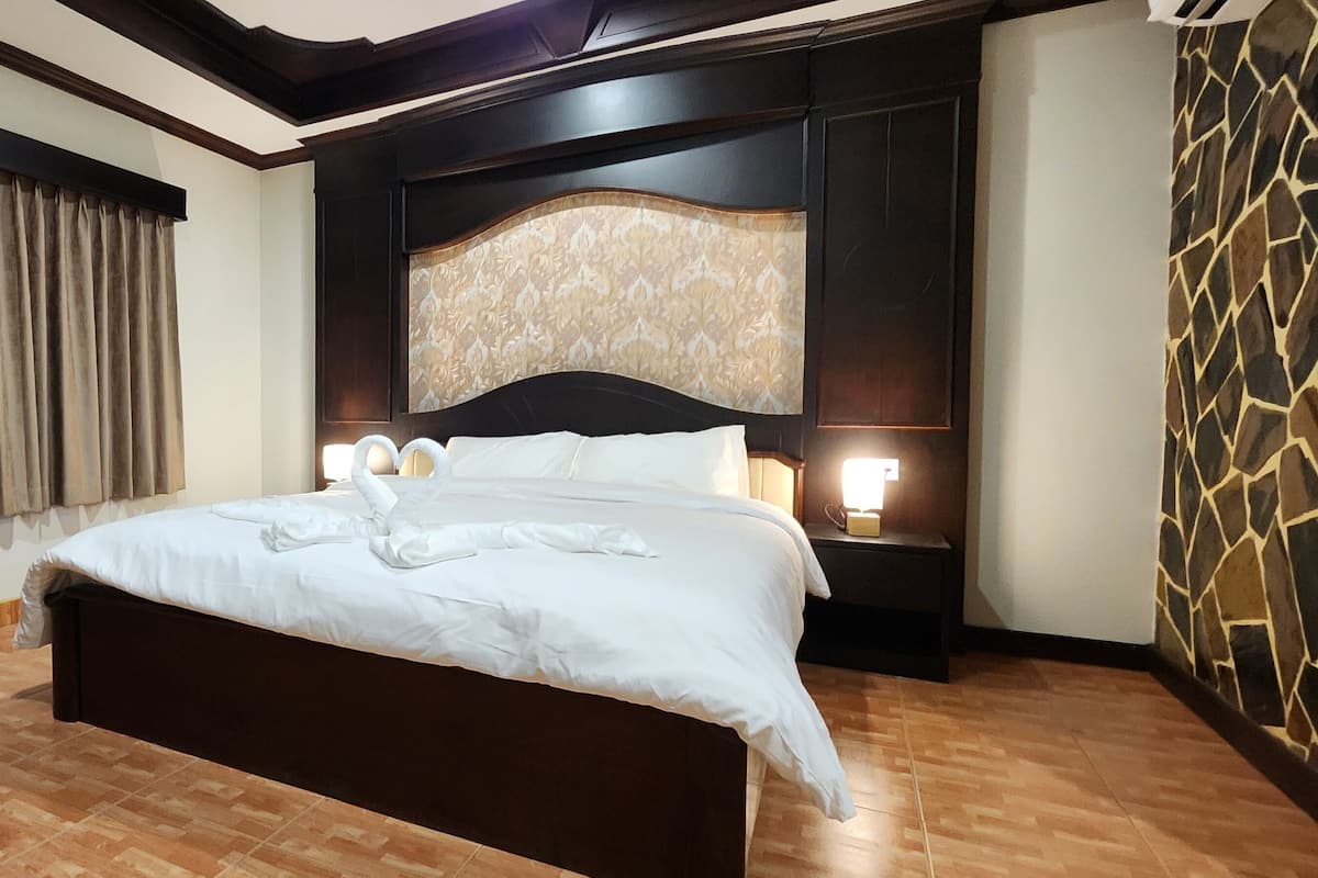 Doppelzimmer | Zimmersafe, laptopgeeigneter Arbeitsplatz, kostenloses WLAN, Bettwäsche