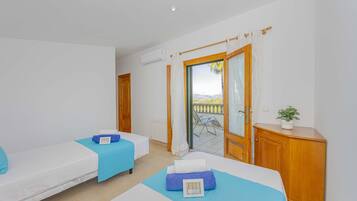 5 chambres, coffres-forts dans les chambres, fer et planche Ă repasser