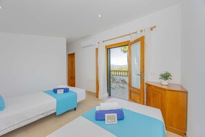 5 bedrooms, in-room safe, iron/ironing board, free WiFi