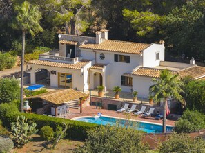 A two-story house with a swimming pool, outdoor seating, and a garden. - Villa Can Emmes · Villa with private pool and ample outdoor space in Alcúdia. (Alcúdia)