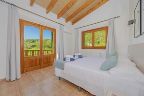 6 bedrooms, iron/ironing board, free WiFi, bed sheets