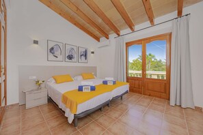 6 bedrooms, iron/ironing board, free WiFi, bed sheets - Can Xamanto (Alcúdia)