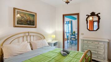 2 slaapkamers, een strijkplank/strijkijzer, gratis wifi, beddengoed