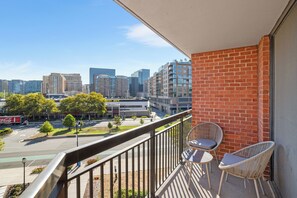 Balcony - Metro-Friendly DC Apartments (Arlington)