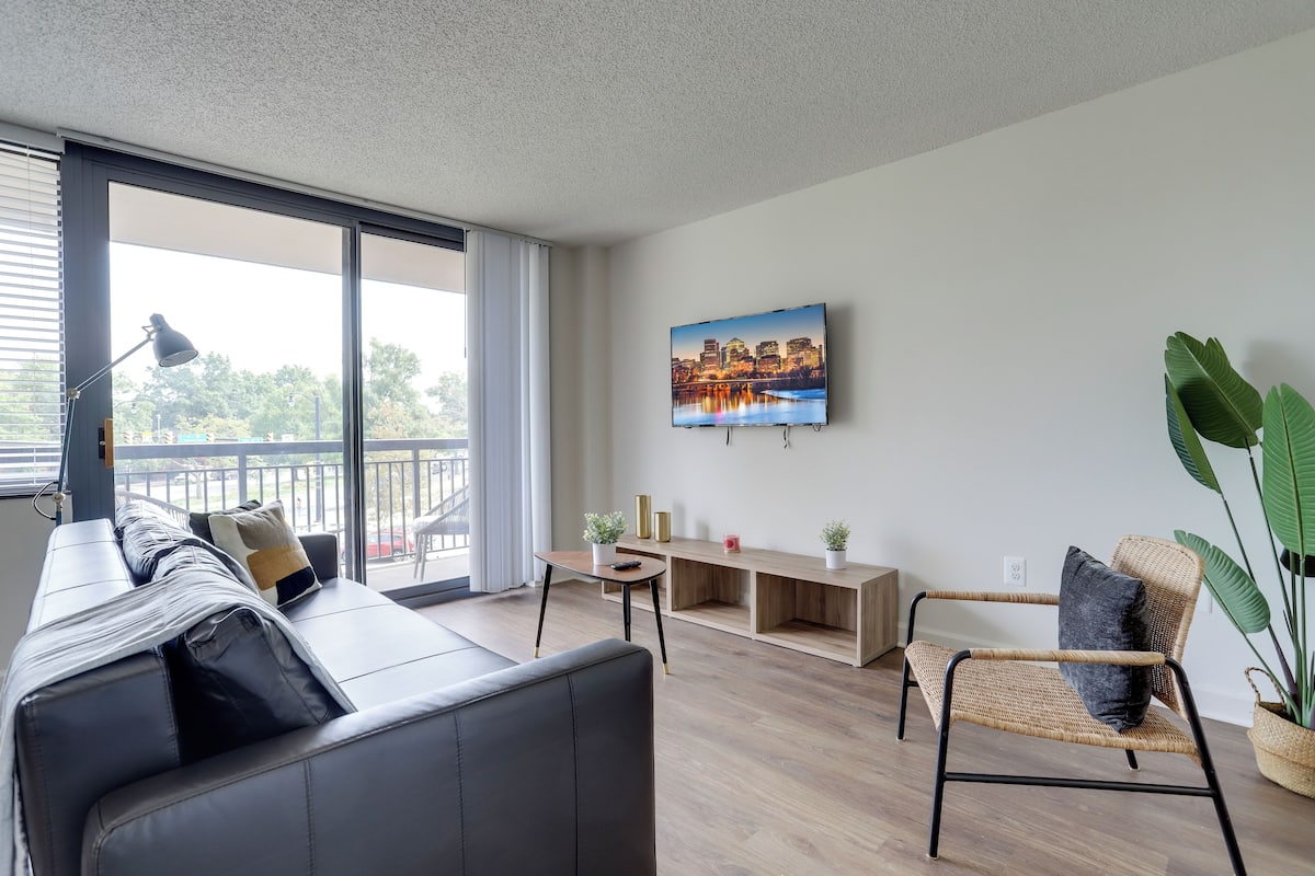Comfort Apartment, 1 Bedroom, Balcony, Park View | Living area | 50-inch plasma TV with cable channels