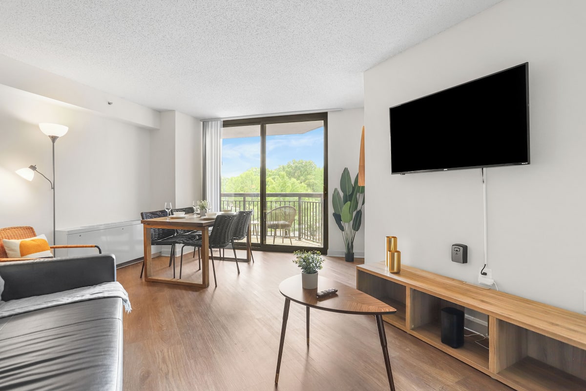 Comfort Apartment, 1 Bedroom, Balcony, Park View | Living area | 50-inch plasma TV with cable channels
