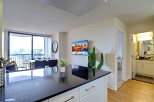 Comfort Apartment, 1 Bedroom, Balcony, Park View | Private kitchen | Fridge, microwave, oven, stovetop