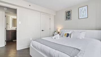 Departamento, 2 habitaciones, vista al parque | Ropa de cama de alta calidad, escritorio y cortinas blackout