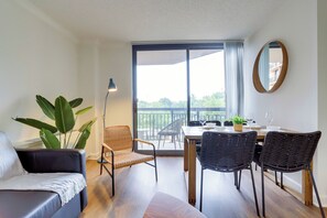 Living area - Metro-Friendly DC Apartments (Arlington)