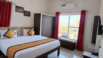 Desk, laptop workspace, free WiFi