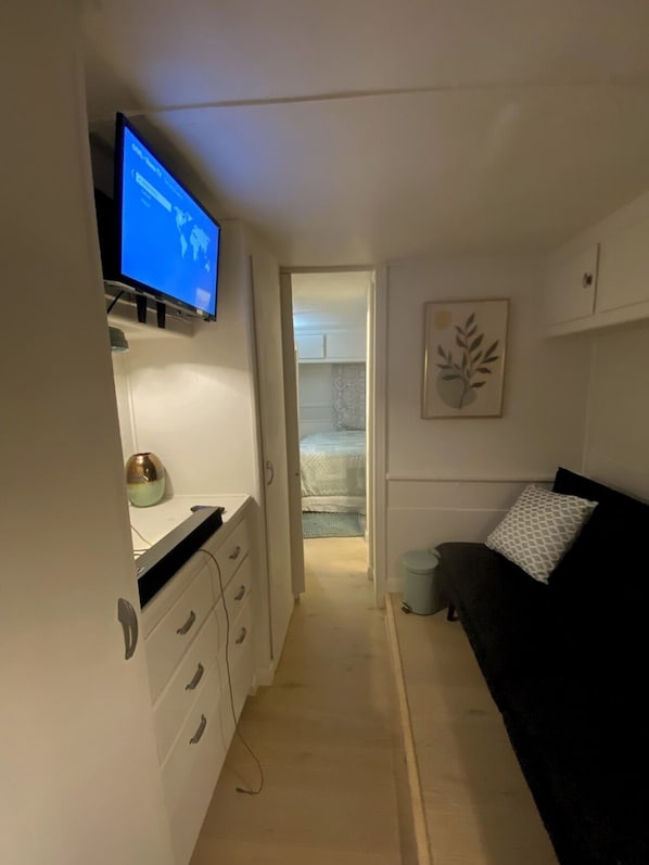 1 bedroom, WiFi, bed sheets - Cozy 1-bedroom mobile home with WiFi, AC in charming Silver City (Silver City)