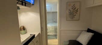 Cozy 1-bedroom mobile home with WiFi, AC in charming Silver City