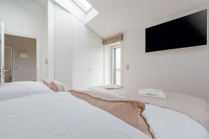 3 bedrooms, free WiFi, bed sheets