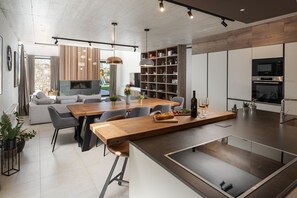 Dining - Absolute dream villa with pool, sauna, jacuzzi, 6 bikes, table tennis, outdoor kitchen, barbecue fireplace (Višnjan)