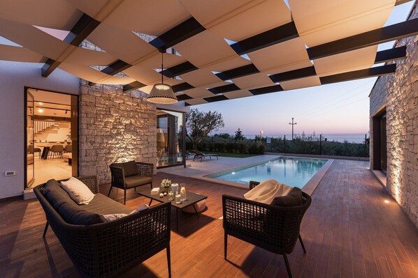 Pool - Absolute dream villa with pool, sauna, jacuzzi, 6 bikes, table tennis, outdoor kitchen, barbecue fireplace (Višnjan)