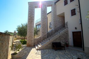 Exterior - Picturesque flat with pool, private terrace, washing machine, BBQ, loungers (Novigrad)