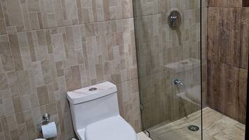 Comfort Studio Suite, Patio | Bathroom | Towels, soap, shampoo, toilet paper