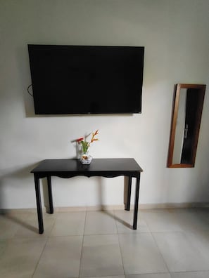 Comfort Quadruple Room, Patio, Garden View | Desk, free WiFi - Casa Yaxche (Valladolid)