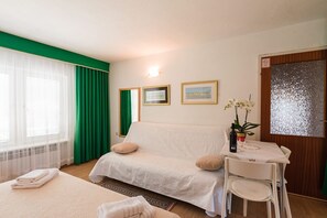1 bedroom, free WiFi, bed sheets