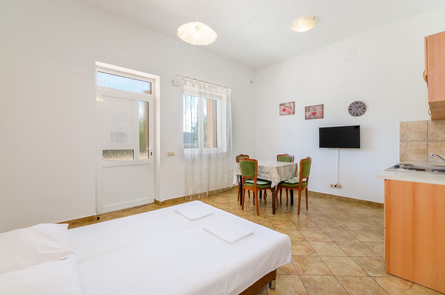 Tranquil Flat Just 100 Metres From The Beach With Private Terrace, Parking Space - Dramalj