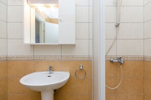 Shower, towels