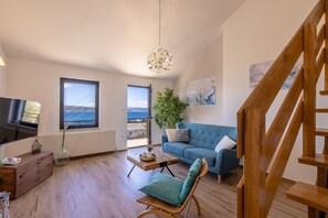 Living area - Modern flat with fantastic sea views, only 400 metres to the beach (Crikvenica)