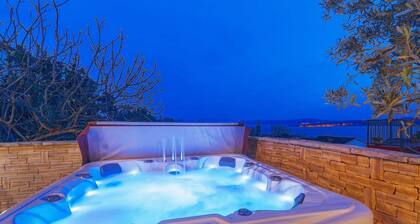 Faszinierendes Ferienhaus nur 500 Meter zum Strand mit Meerblick, Whirlpool, Grill