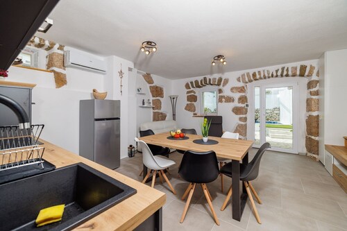 Malerisches Steinhaus mit Privatpool, BBQ, Waschmaschine, Liegen, klimatisierte Schlafzimmer
