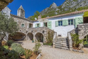 Exterior - Unique Mediterranean stone house with sea view, chill-out area, bike, BBQ, WiFi (Grižane)