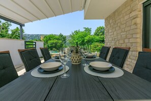 屋外ダイニングエリア