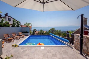 A heated pool - Villa Leticija (Hreljin)