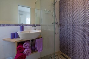 Shower, towels