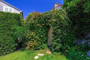 Property grounds - Beachfront villa with sea views, 2 bikes, heated private pool - just 300 metres to the beach (Dramalj)