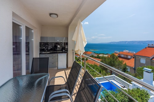 Charming villa just 500 metres from the beach with sea views, private pool, barbecue, washing machine