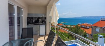 Charming villa just 500 metres from the beach with sea views, private pool, barbecue, washing machine