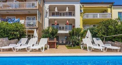 Charming villa just 500 metres from the beach with sea views, private pool, barbecue, washing machine