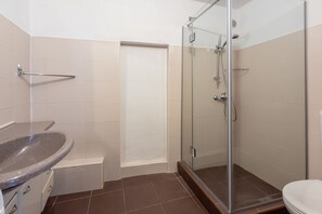Shower, towels