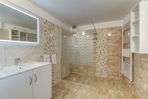 Shower, towels