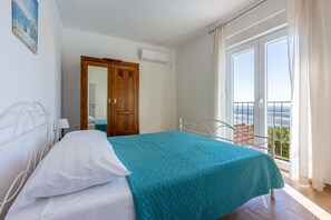 3 bedrooms, free WiFi, bed sheets