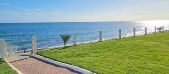 Seaside getaway: WIFI and prime location