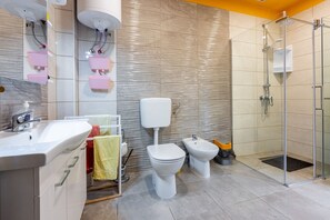 Shower, towels