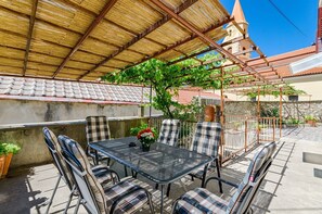 Outdoor dining - Mediterranean stone house with large terrace, outdoor shower, private pool, baby cot, washing machine (Grižane)