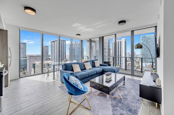 スマートテレビ、卓球台、プリンター