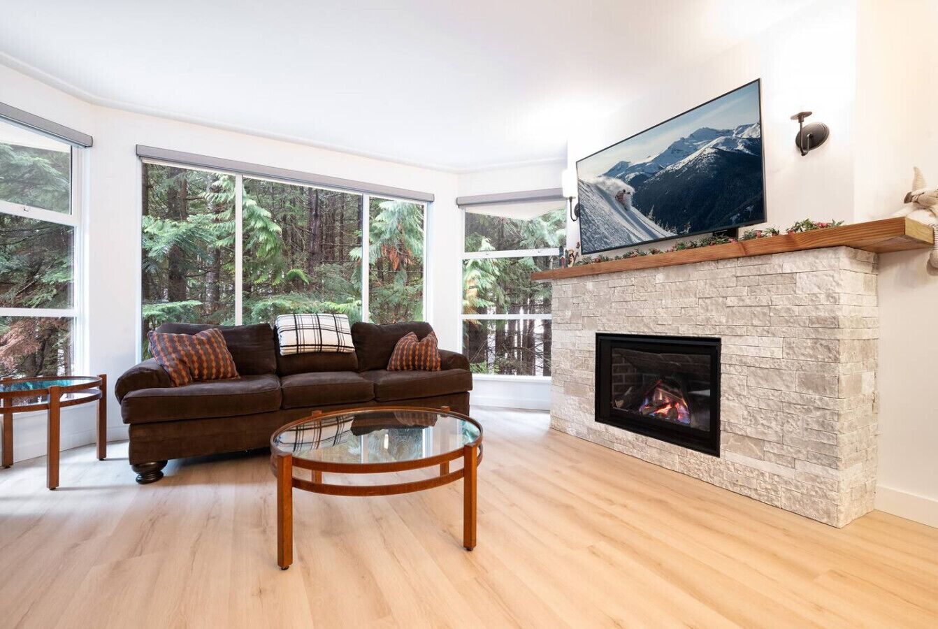 Télévision, cheminée