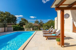 Pool - Fantastic finca with table tennis, playground, basketball court, private pool, outdoor kitchen (Pazin)