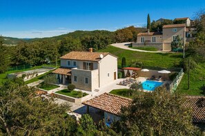 A villa with a swimming pool, a tennis court, and a lush garden. - Fantastic finca with table tennis, playground, basketball court, private pool, outdoor kitchen (Pazin)