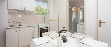 Fridge, stovetop, coffee/tea maker, cookware/dishes/utensils