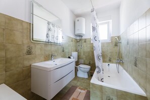 Dusche, Haartrockner, Handtücher