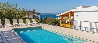 Wonderful flat only 600 metres to the beach with sea views, pool, barbecue, washing machine